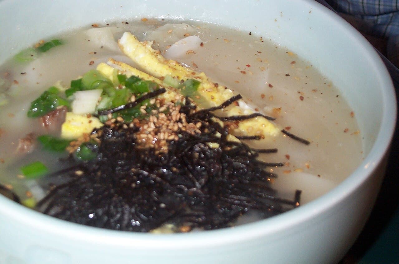 떡만둣국